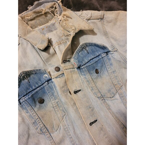 Mens VTG LEVI'S Thrashed Distressed Trucker Denim Jacket Sun Bleached Frayed - Picture 10 of 15